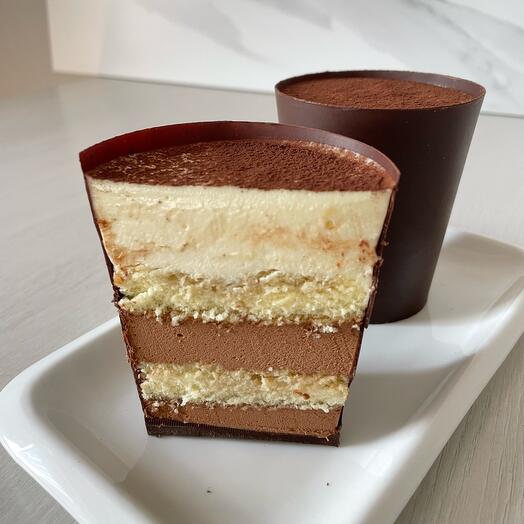 Пирожное «Шоколадный стаканчик» с начинкой Тирамису