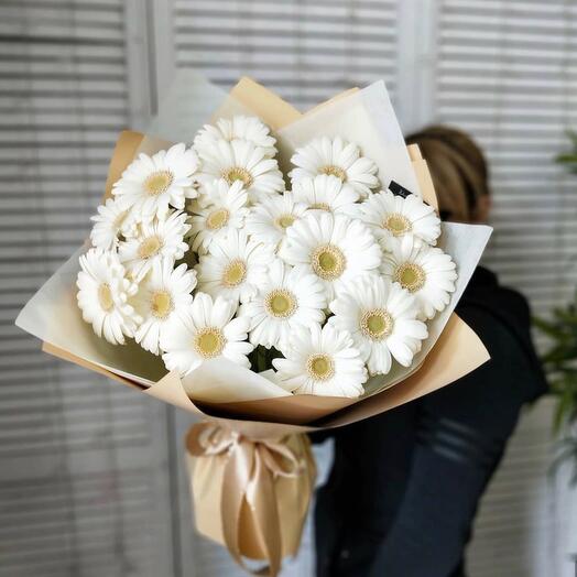 A large bouquet of white gerberas