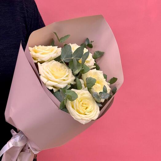 Mono bouquet of white roses