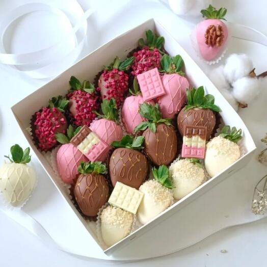 Клубника в шоколаде 12 шт М