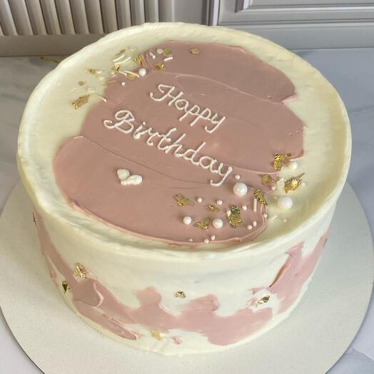 Торт с надписью «Happy Birthday»