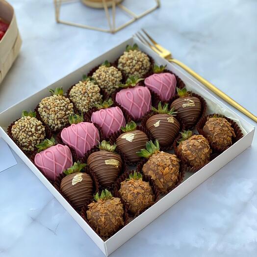 Клубника в шоколаде Diamond (16-20 ягод )Даймонд