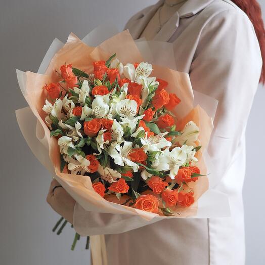 Harmonious duet with bush rose and alstroemeria