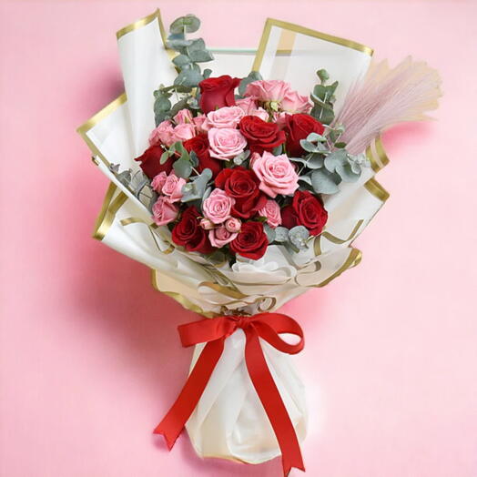 Radiant Love: Red And Pink Roses Bouquet