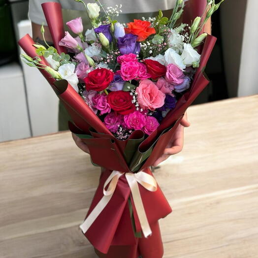 Mixed Roses and Lisianthus