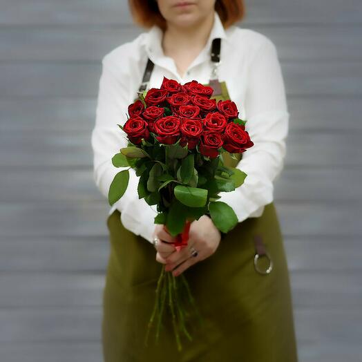 Ramo de 15 rosas rojas (Rusia)