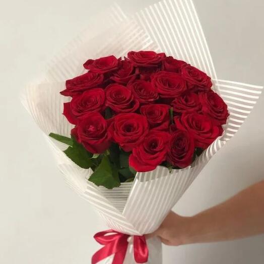 Bouquet of 19 red roses