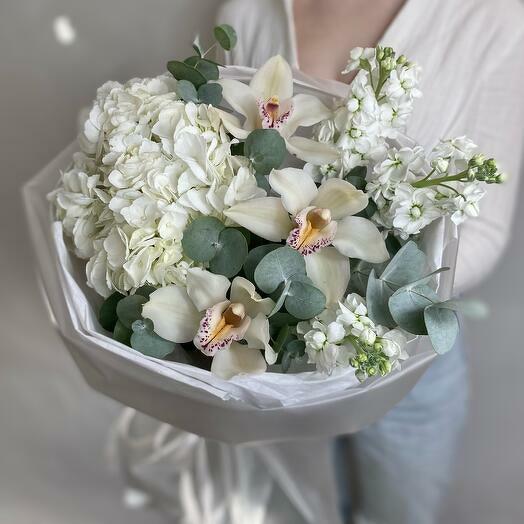 White Fragrant Orchid Bouquet-1057