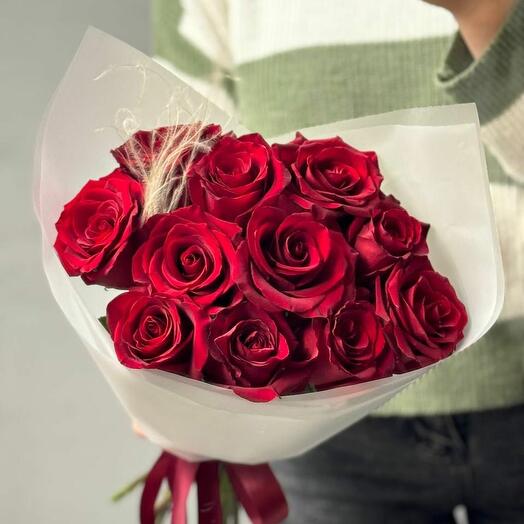 Romantic bouquet of 11 red roses 8022