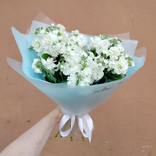 Букет из ароматной маттиоллы