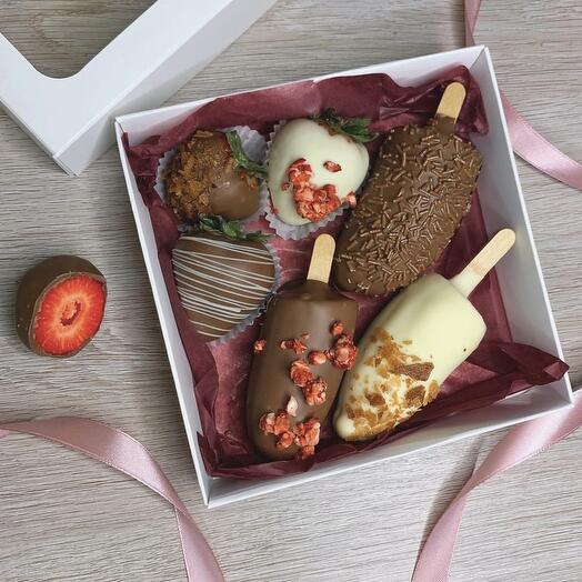 Клубника и бананы в шоколаде «Berry Tender»