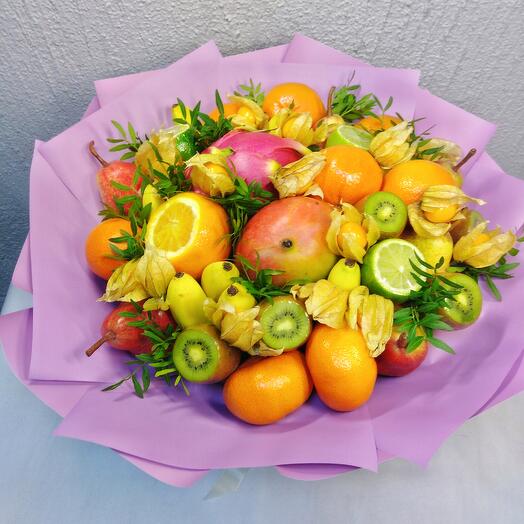 Ramo de frutas con frutas tropicales