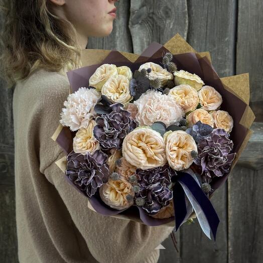 Author's bouquet "Wuthering Heights" with bush rose and dianthus FM123
