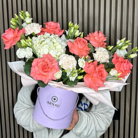 Яркий букет в коробке