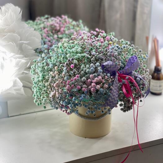 Шляпная коробка крашеной гипсофилы