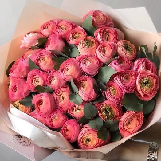 Bouquet of ranunculus and eucalyptus