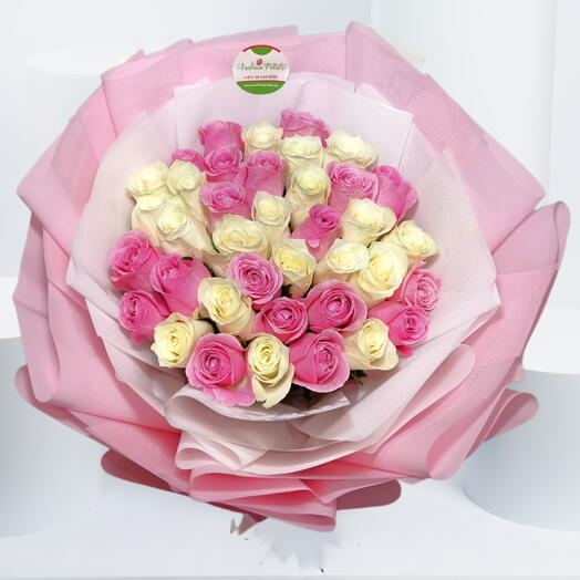 35 Pink   White Roses bouquet