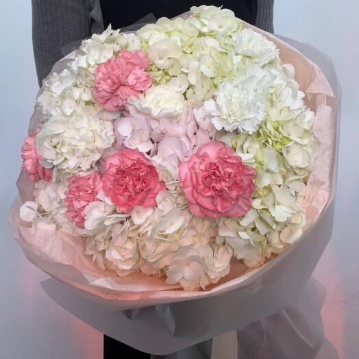 Букет «Воздушная нежность» с гортензией