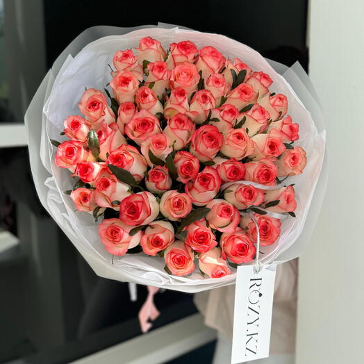 Букет из 51 розы сорта Джумелия