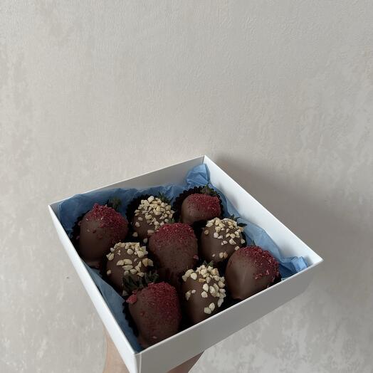 Клубника в шоколаде | комплимент