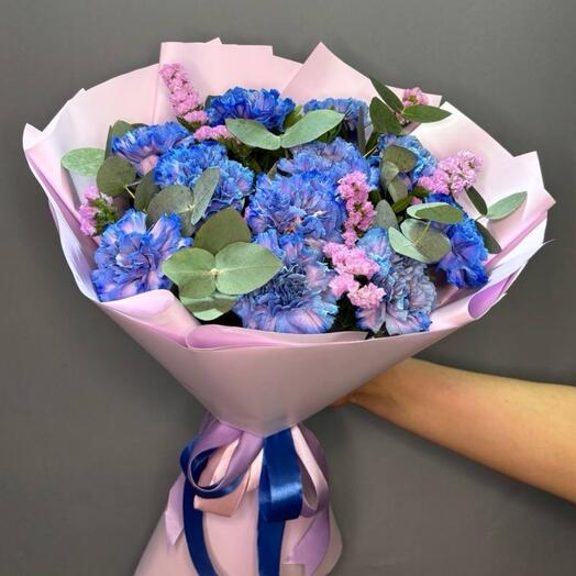 Букет с космическими цветами и лавандовой статицей