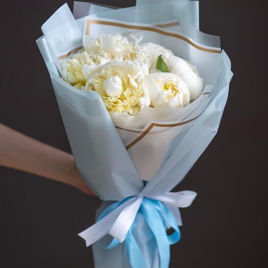 7 white peonies