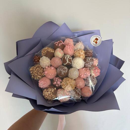 Chocolate-covered strawberry bouquet "First date"