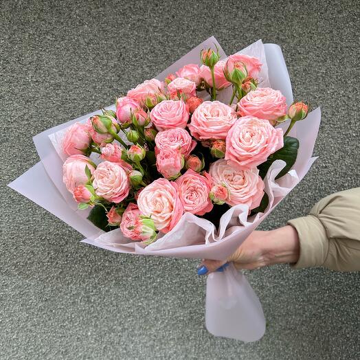 Bouquet of peony-shaped bush roses bombastic