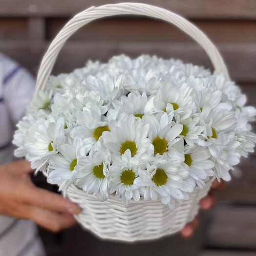 Корзина с ромашками