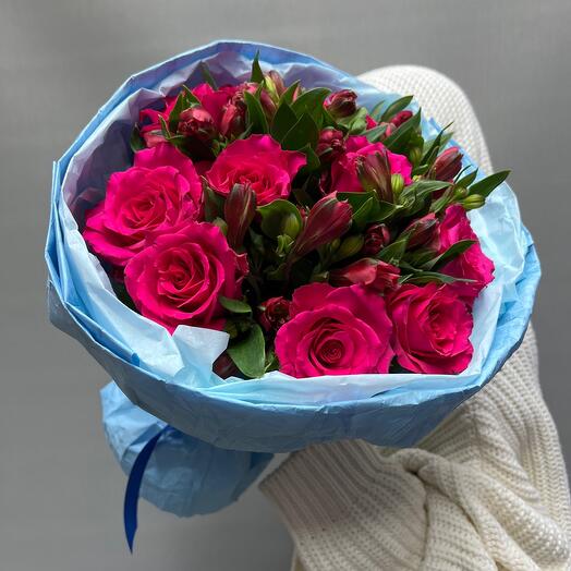 Pink roses with alstroemeria