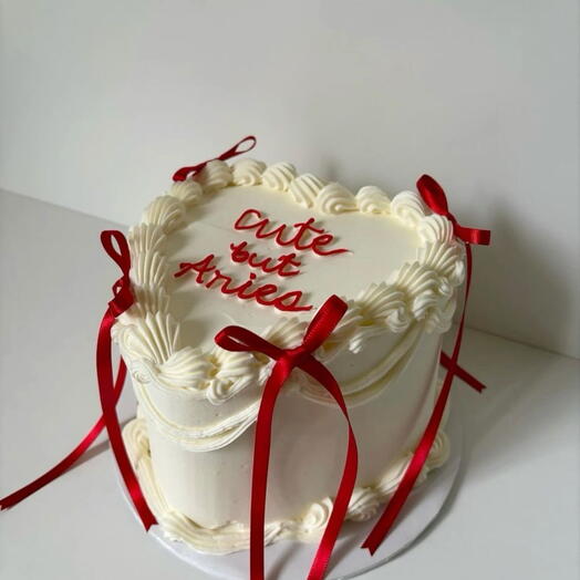 7 inch Heart Vintage Cake