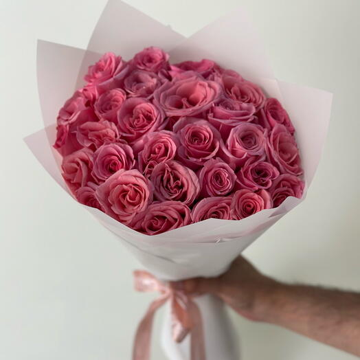 30 pink roses