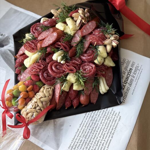 Мясной букет с орешками и фисташками