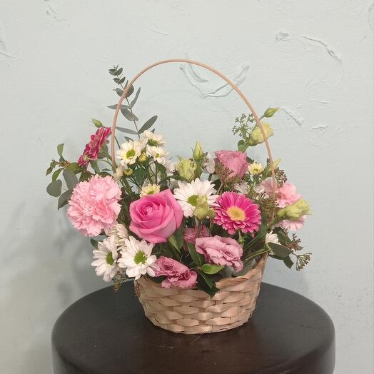 Cesta con gerberas y eustoma