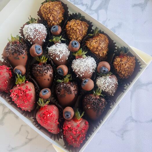 Fresa en chocolate "Juego de 16 piezas" con la adición de arándanos