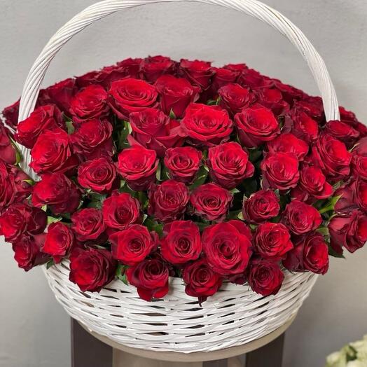 Корзина с красными розами 51 шт