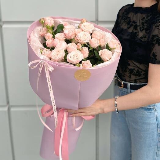 Нежные пионовидные розы