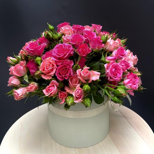 Pink spray roses hatbox