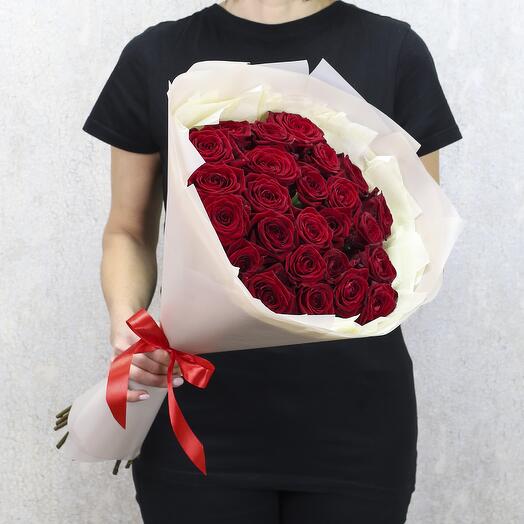 25 red Naomi roses 60 cm in designer packaging