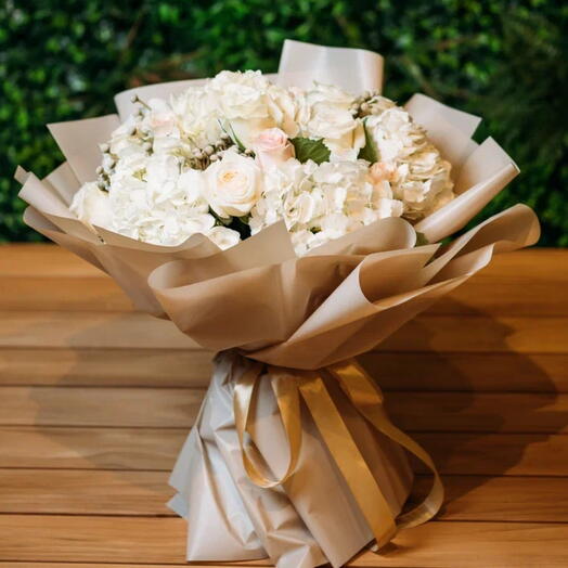 Signature bouquet White love