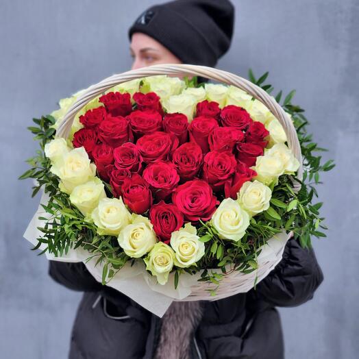 Корзина из 51 Розы
