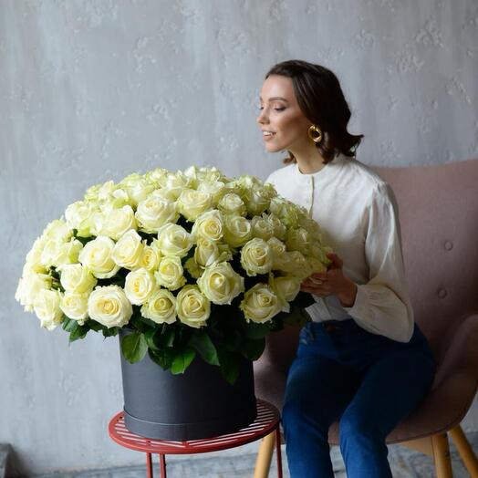 101 white roses in a box