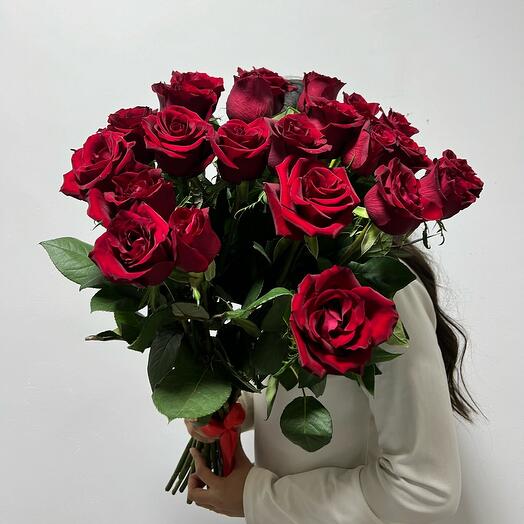 25 красных роз