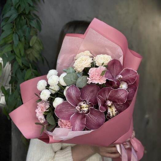 Букет с орхидеей