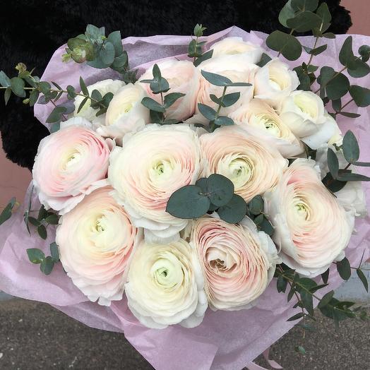 Букет ранункулюсов - Сливочные ранункулюсы с веточками эвкалипта