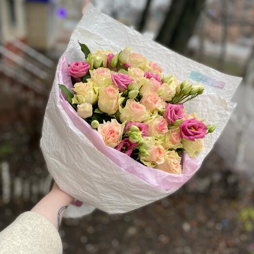 Ramo de rosas y eustoma