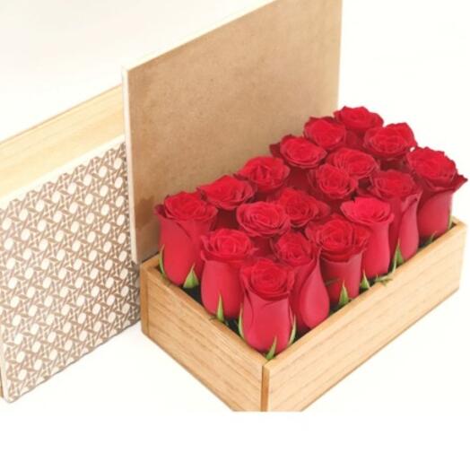 Rubina Roses In a Wooden Box