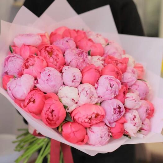 Bouquet of coral and pink peonies