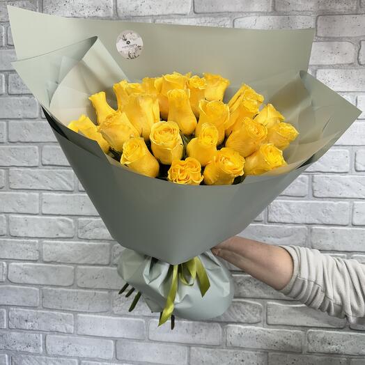 Букет из 25 ярких роз