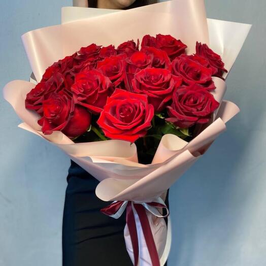 15 burgundy roses Ecuador